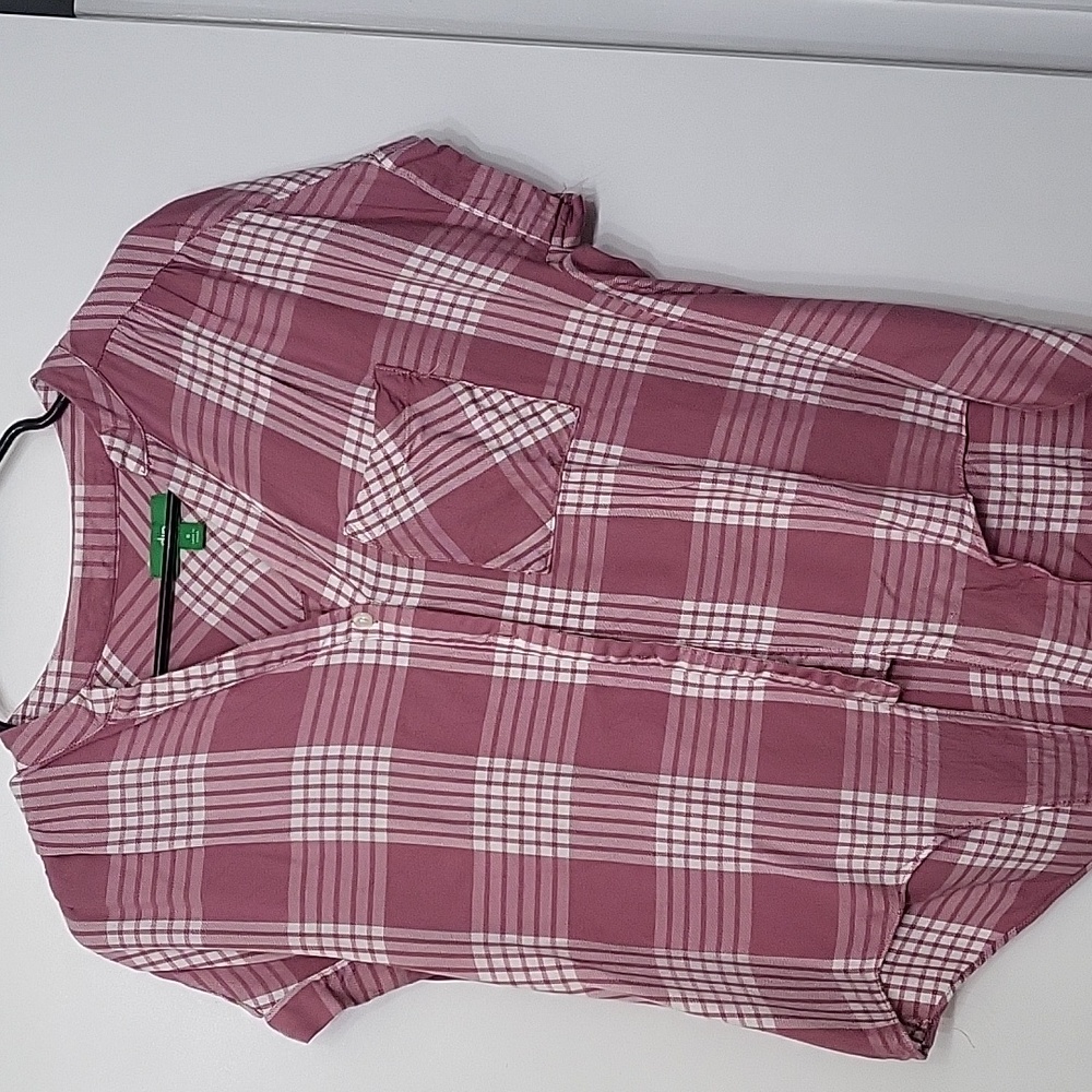 Short sleeve tie front blouse
